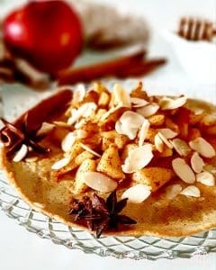 Pancake low carb e senza glutine, con mela e cannella